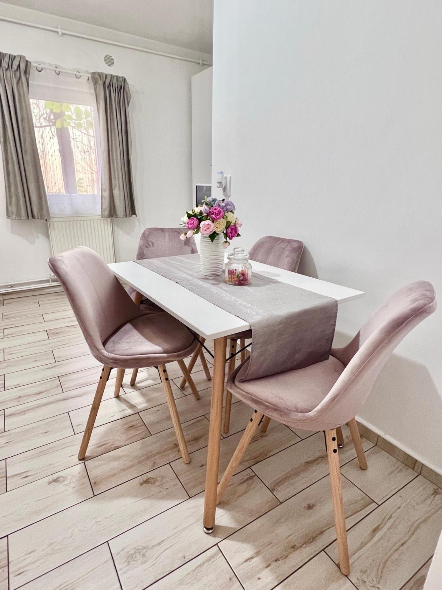 Av Apartment Турда Екстериор снимка